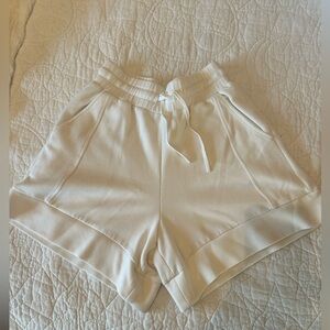 Varley atrium High Rise Short XS Cream Color